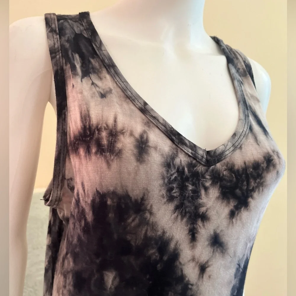 Sleeveless Black & White Tie-Dye V-Neck Dress